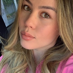 Laura profile picture