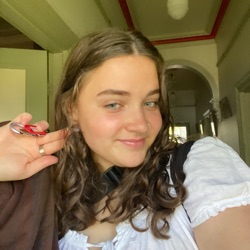 Lucy profile picture