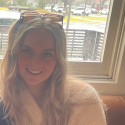 Holly profile picture