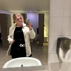 Laura profile picture