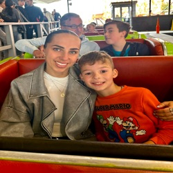 Holly profile picture