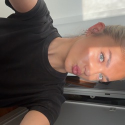 Lexi profile picture