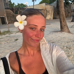 Carly profile picture