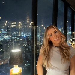 chloe profile picture