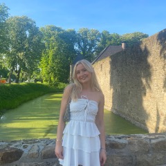 Babysitter near me Greta