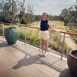 Lara profile picture