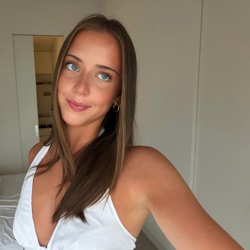 Angelina profile picture