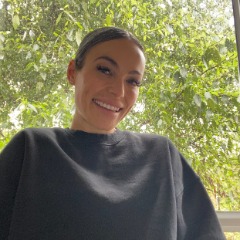 Laura profile picture