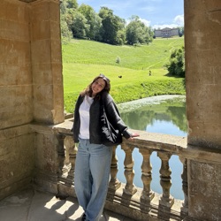 Holly profile picture