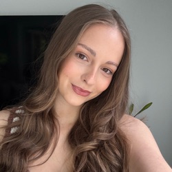 Emily profile picture