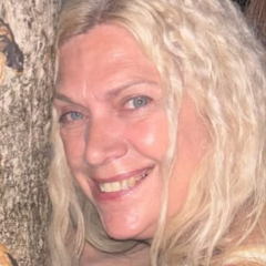 Angela profile picture