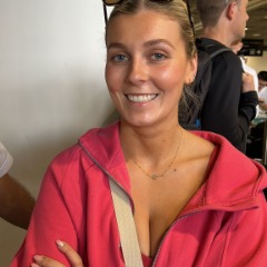 holly profile picture