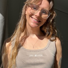 Julie profile picture