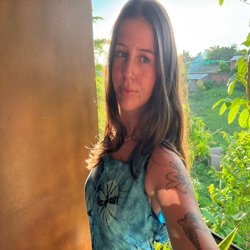 holly profile picture