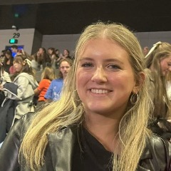 Holly profile picture