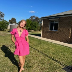 laura profile picture